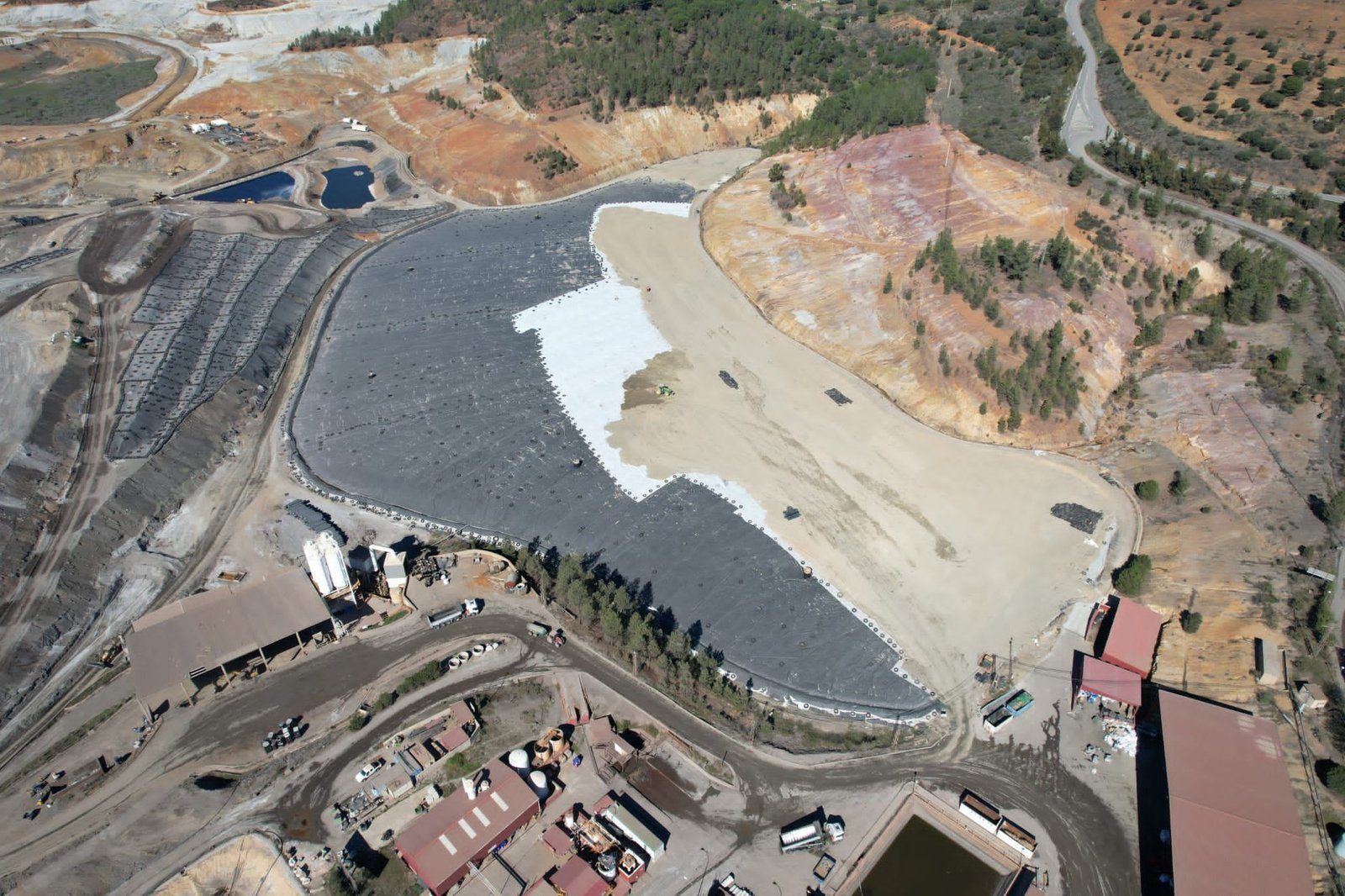 La Junta transmite al Ayuntamiento de Nerva su compromiso con el cierre «ordenado» del vertedero