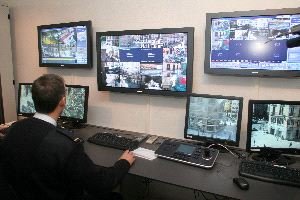 La Policía visiona cámaras del centro de Huelva para intentar hallar a los responsables de abandonar el bebé