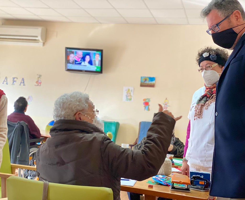 AFA El Campillo desarrolla el programa de cuidados a personas con alzheimer en fase moderada