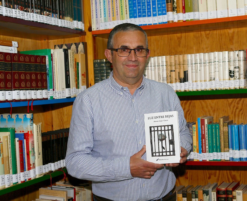 El campurriano Antonio López García pone ‘luz entre rejas’ en su última novela