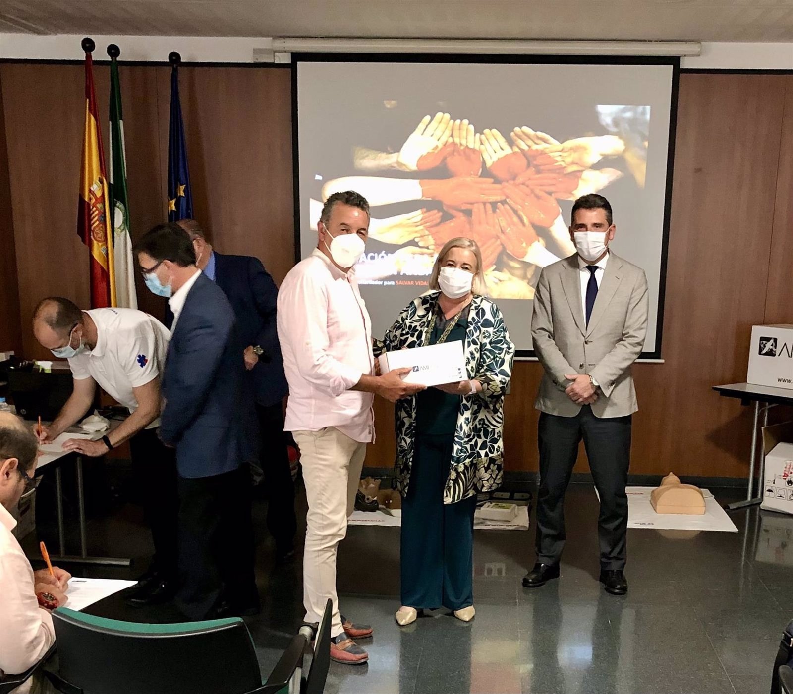 Las hermandades rocieras contarán con 26 desfibriladores como medida de protección