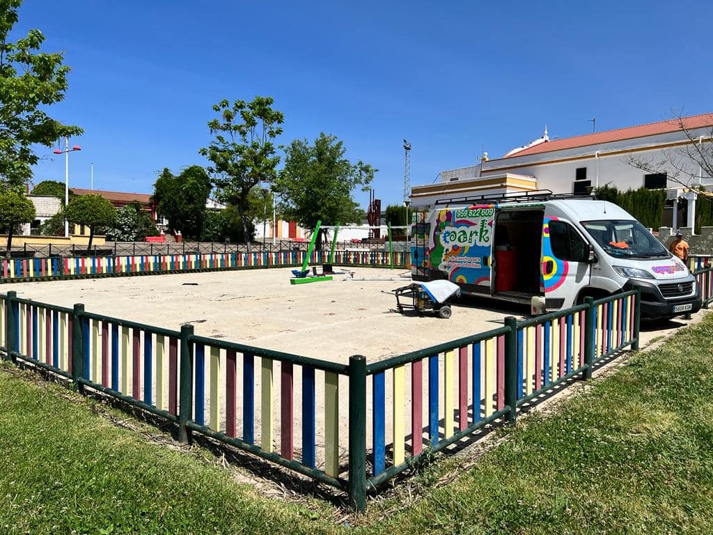 Comienza la instalación de un nuevo parque infantil en Riotinto