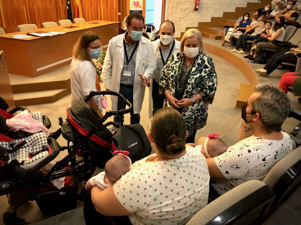 Casi un centenar de madres han donado leche para bebés enfermos en el Juan Ramón Jiménez