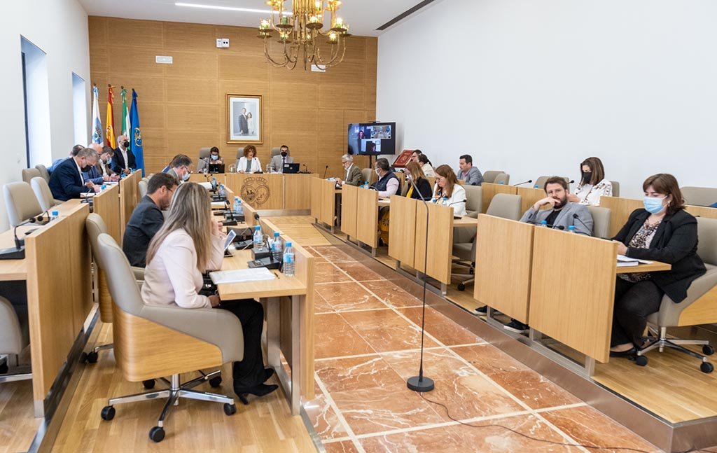 Los diputados del PP y Cs abandonan el Pleno de Diputación tras una llamada al orden