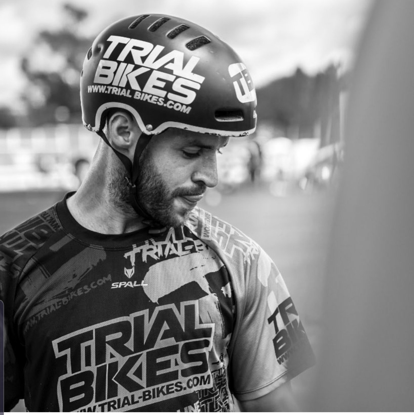 El ciclista valverdeño Pablo Adame, récord del mundo subiendo escalones en bicicleta