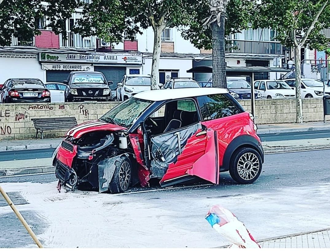 Hospitalizado tras un accidente en la barriada del Carmen
