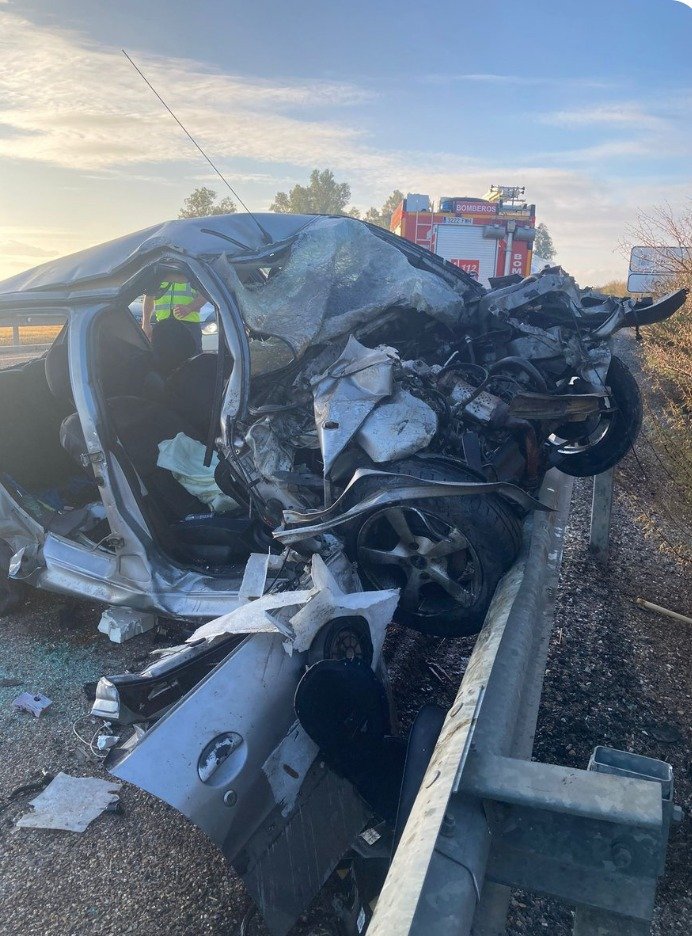 Muere un vecino de Santa Olalla en un accidente contra un autobús en Guillena