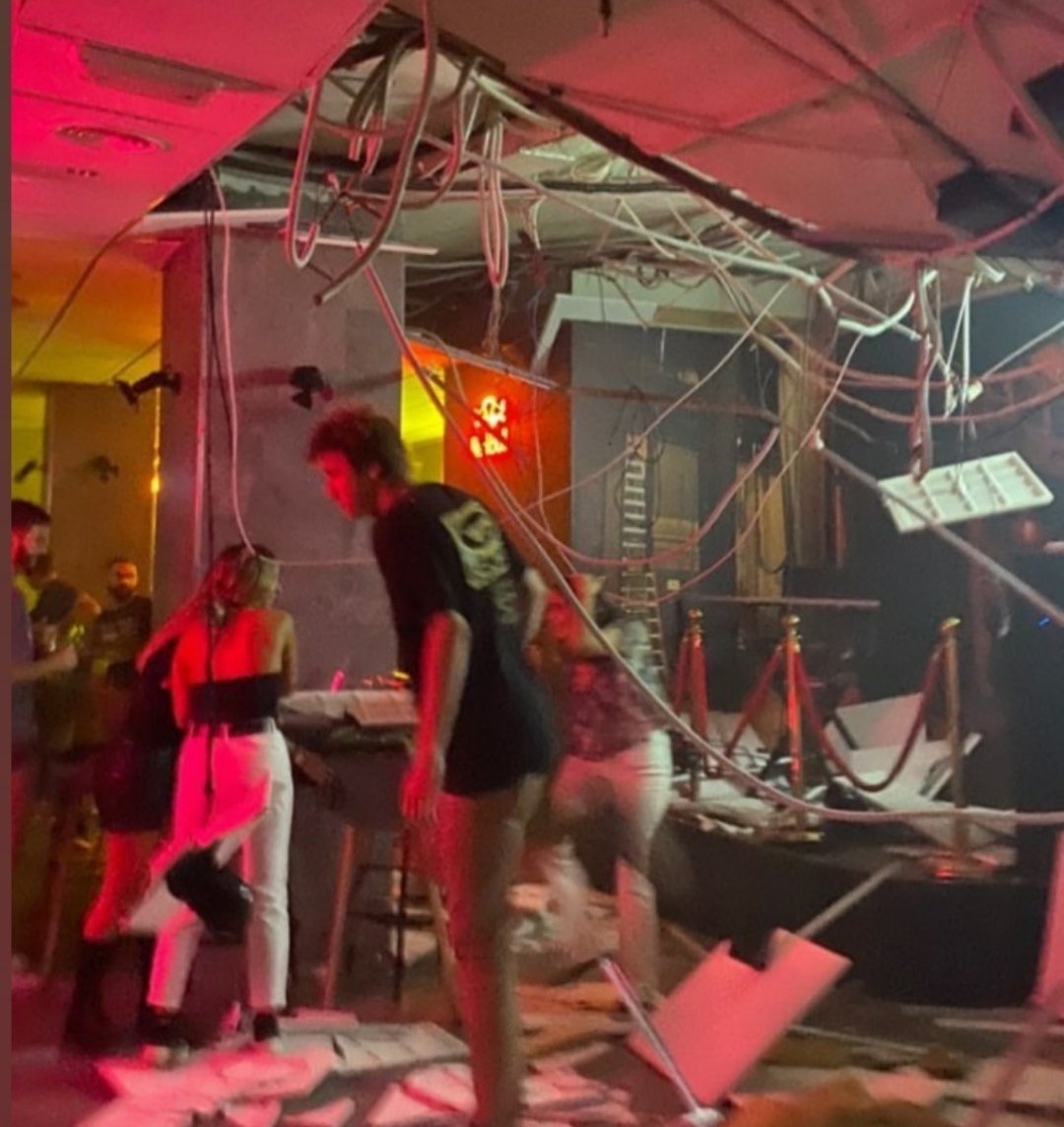 El techo de un bar de copas de Huelva se desploma en plena noche de fiesta