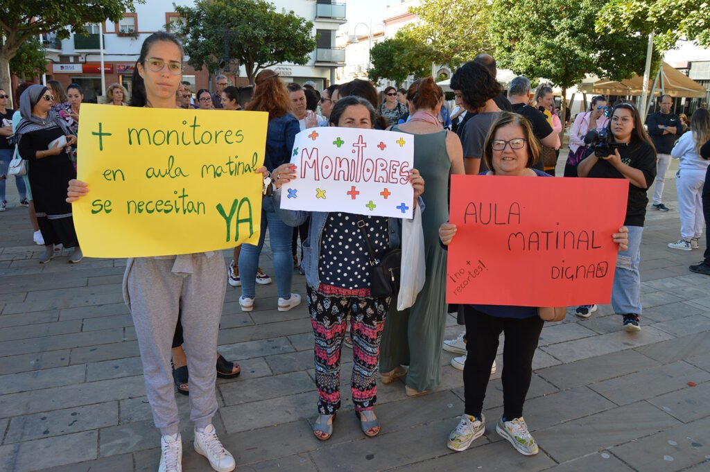 La comunidad educativa de San Juan exige a la Junta una solución definitiva para las aulas matinales