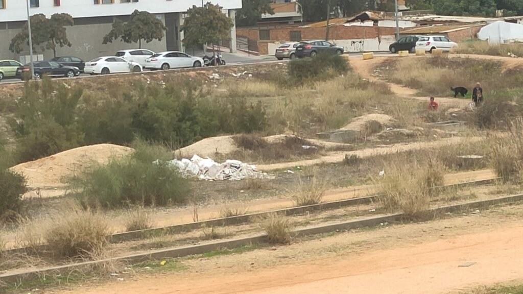 Vecinos de Nueva Santa Lucía critican los basureros y la perrera ilegal junto a sus casas