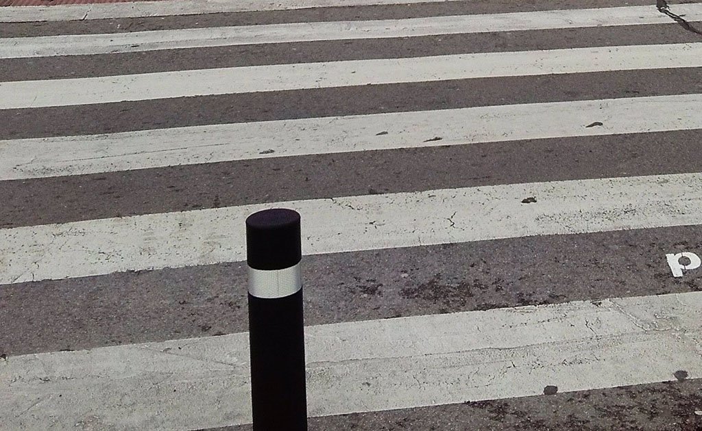 Heridos tres jóvenes atropellados por un repartidor en un paso de peatones en Huelva