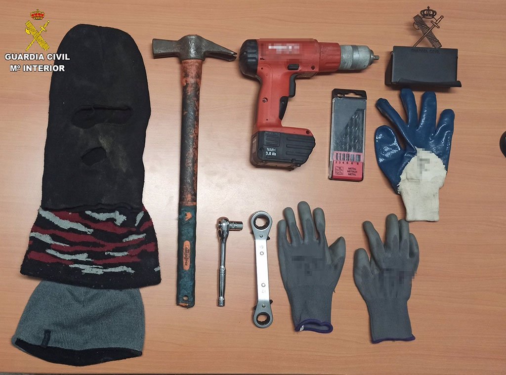 Detienen a tres personas tras una persecución de 100 kilómetros