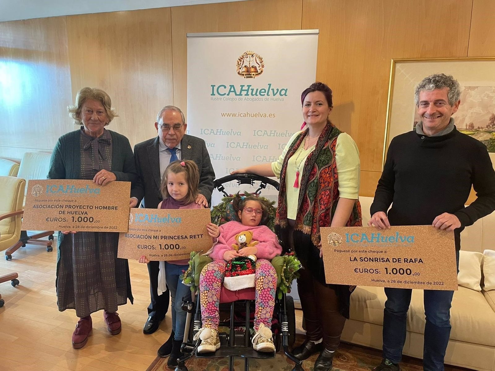 La ‘Sonrisa de Rafa’ recibe una donación del Colegio de Abogados