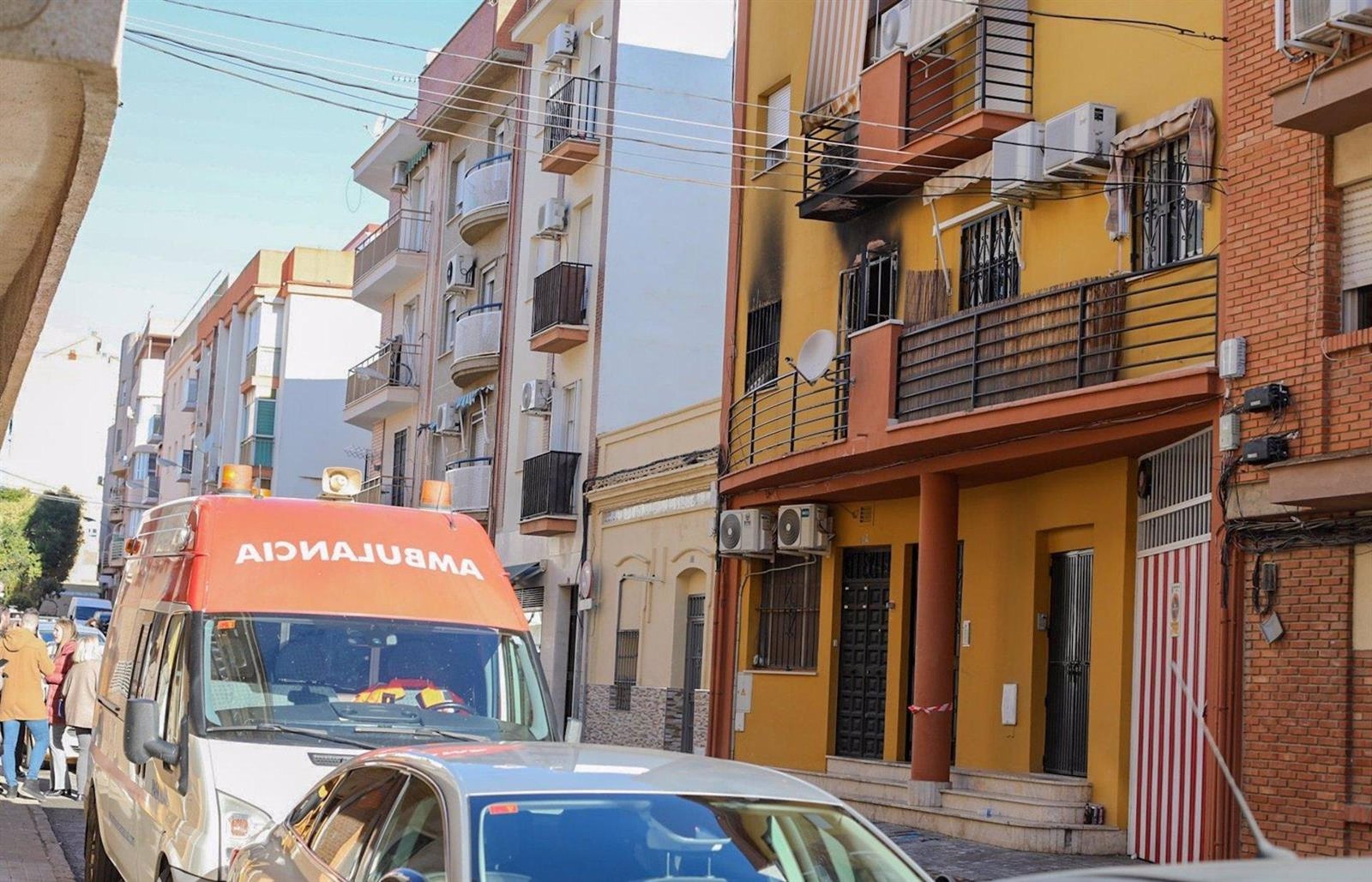 Mueren tres jóvenes en el incendio en un piso de estudiantes en Huelva