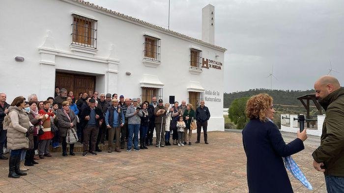 Vecinos de Zalamea visitan la finca Huerto Ramírez