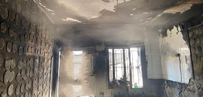 Arde una vivienda en Palos dejando herida a una mujer