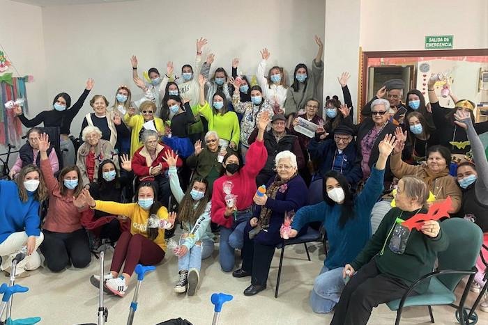 Encuentro intergeneracional entre mayores de la residencia y el IES Vázquez Díaz de Nerva