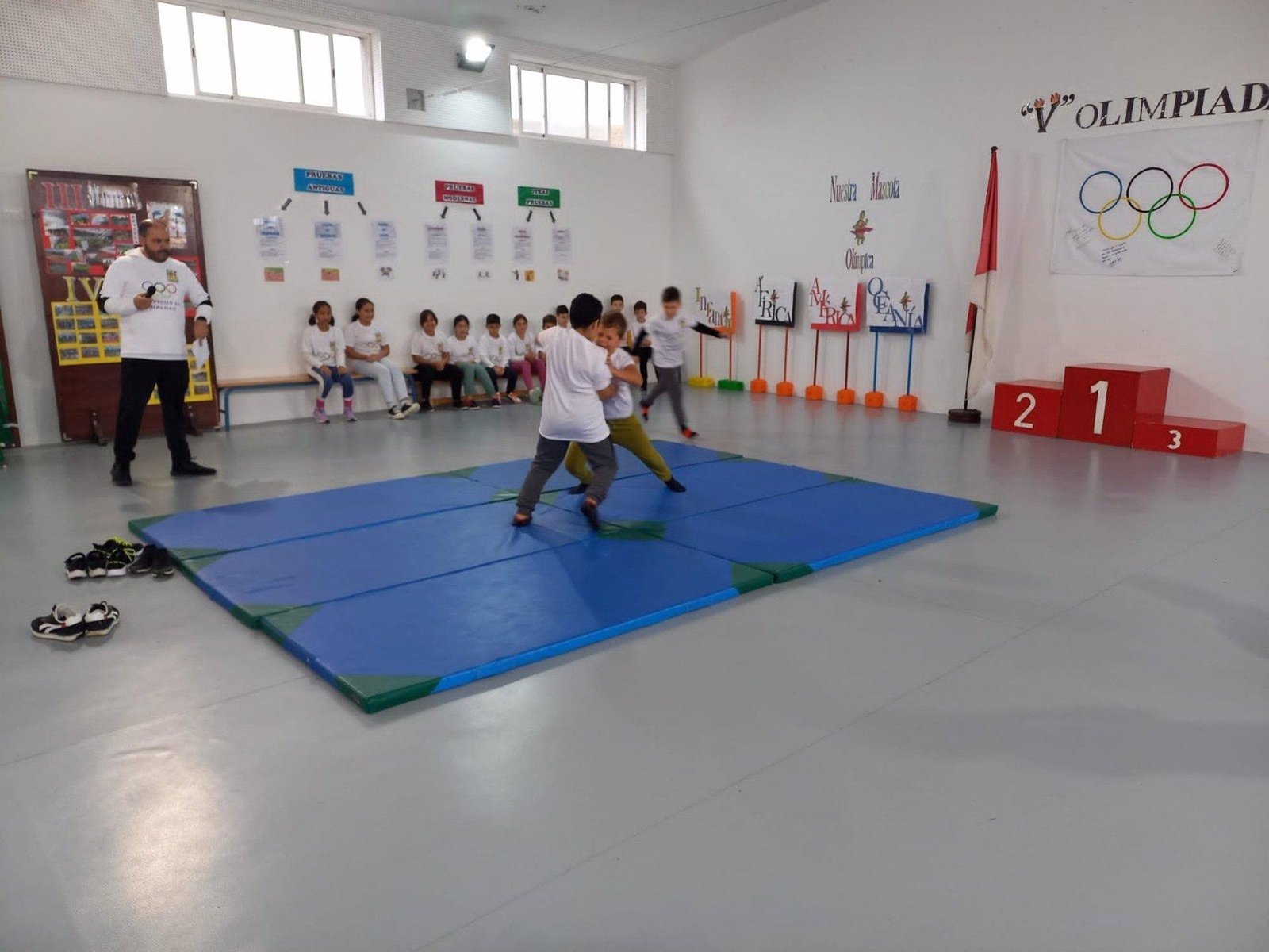 Los CEIP de Bonares y la Palma pasan a a final de las Miniolimpiadas