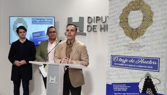 Un traje de Huelva para la Virgen del Rocío con aportaciones de 2.000 onubenses