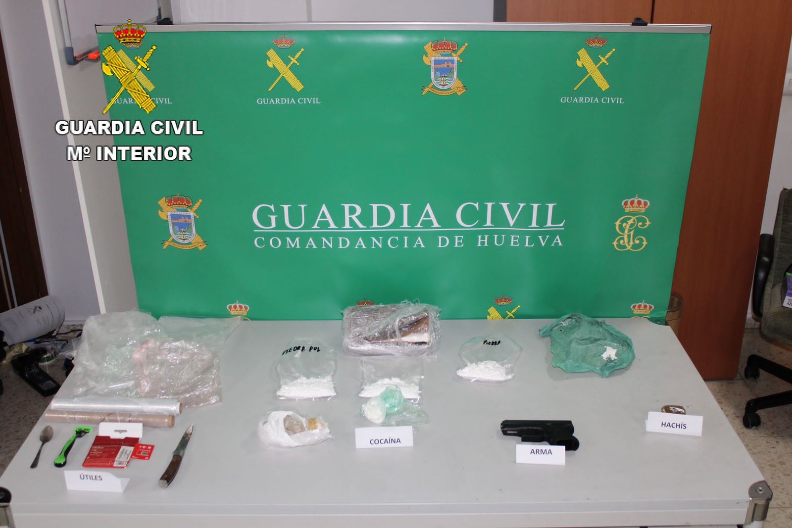Detenidos por vender cocaína y hachís en el Condado