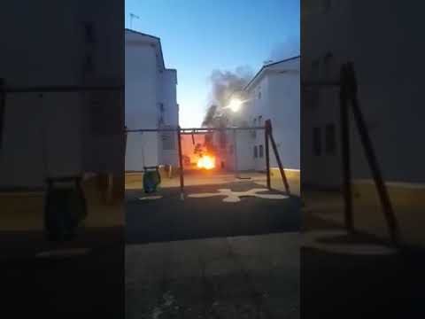 Aparatoso incendio en Calañas tras prender fuego a un bidón de gasolina