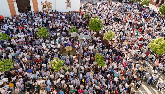 Más de 3.000 personas se concentran en Rociana en defensa de los regadíos del Condado