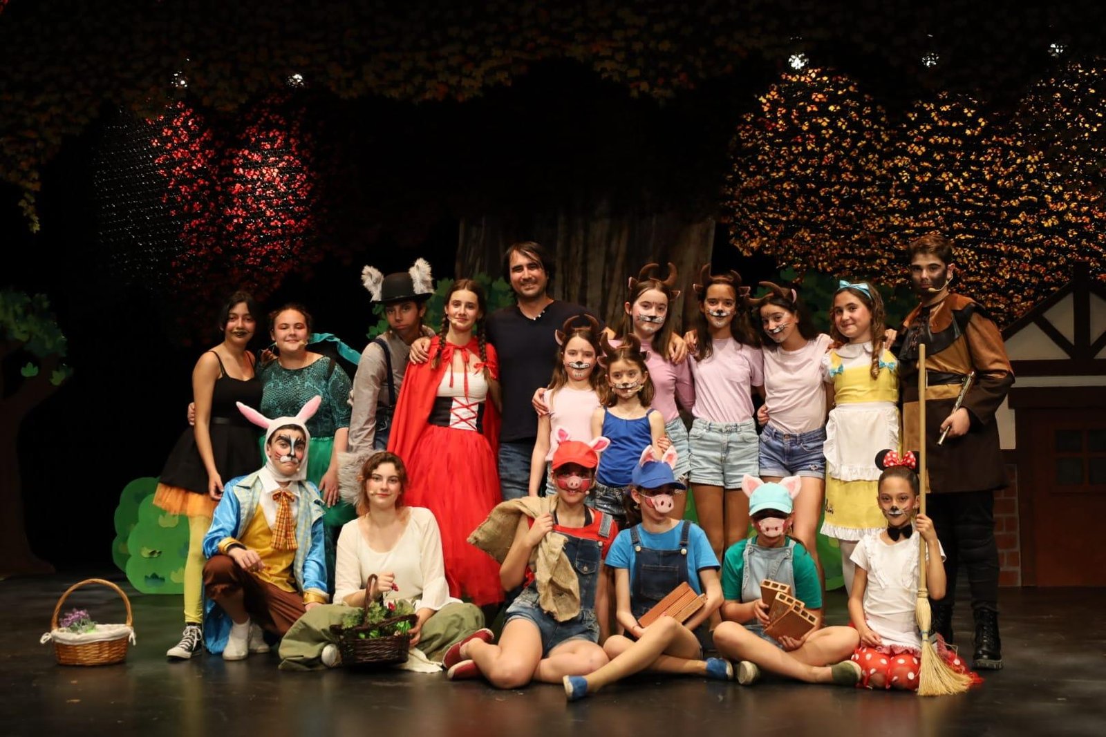 Éxito de público para el teatro ‘Cuéntame un cuento’ de la Asociación Ceijas