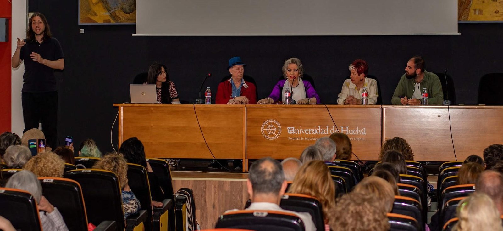 La activista Manolita Chen es reconocida en un acto en la Onubense