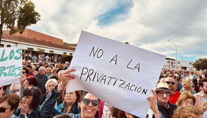 Recogida de firmas contra el cierre de la planta de Medicina Interna del Hospital de Riotinto