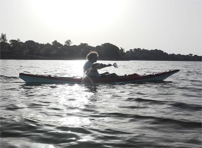Antonio Delgado se pone ‘Remando en rojo’ para ensalzar el patrimonio natural del Tinto