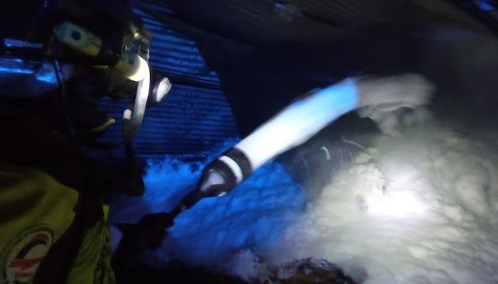 Cuatro horas de lucha contra el fuego en un pajar de Villalba