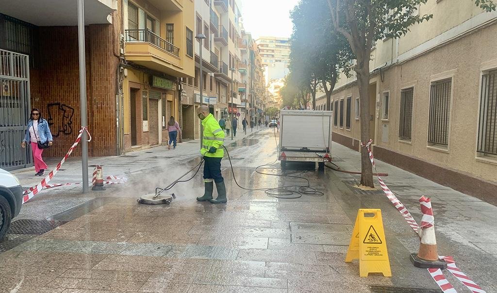 La limpieza de cera llega al 40% de las calles afectadas