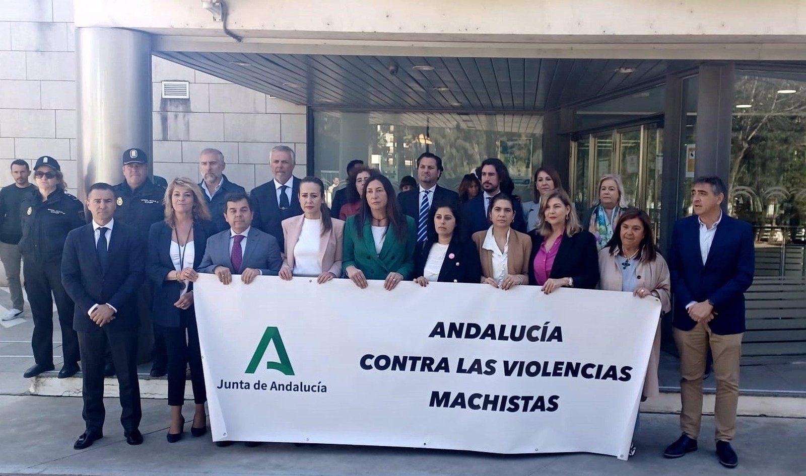 Minuto de silencio en la Junta de Andalucía por la mujer asesinada en Palos