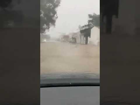 Una tromba de agua anega las calles de El Rocío