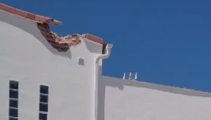 Una piedra de una voladura de la mina de Riotinto impacta contra una casa en El Alto de la Mesa