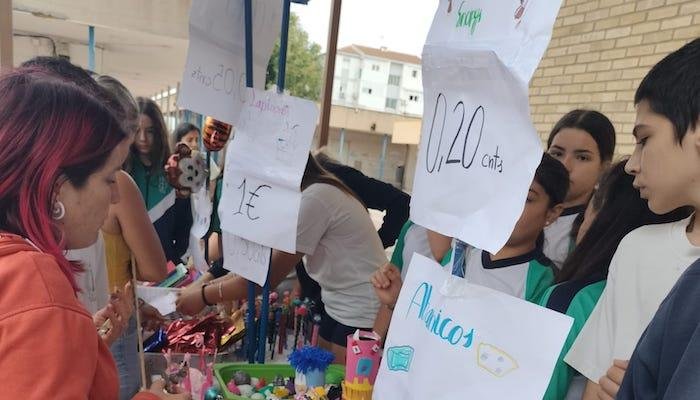 El Colegio La Hispanidad celebra sus 50 años con un mercado solidario