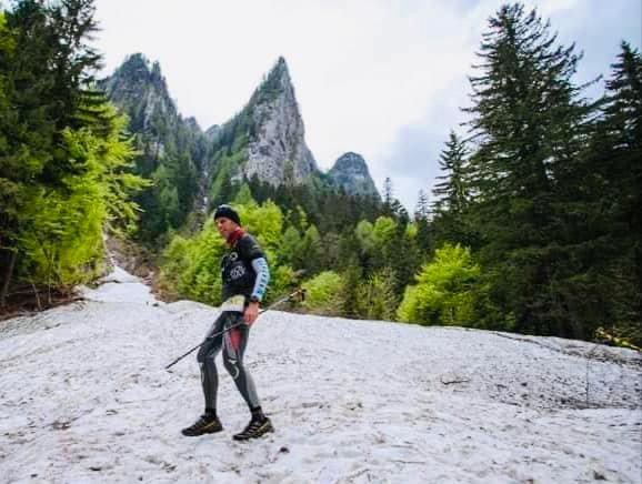 El nervense Francisco Mata completa la Transilvania 100K tras 29 horas de esfuerzo