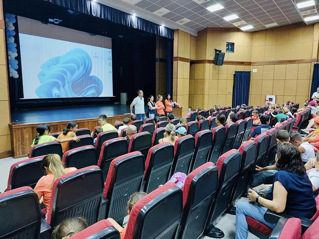 La VI Escuela de Verano de El Campillo comienza con la participación de más de 100 menores