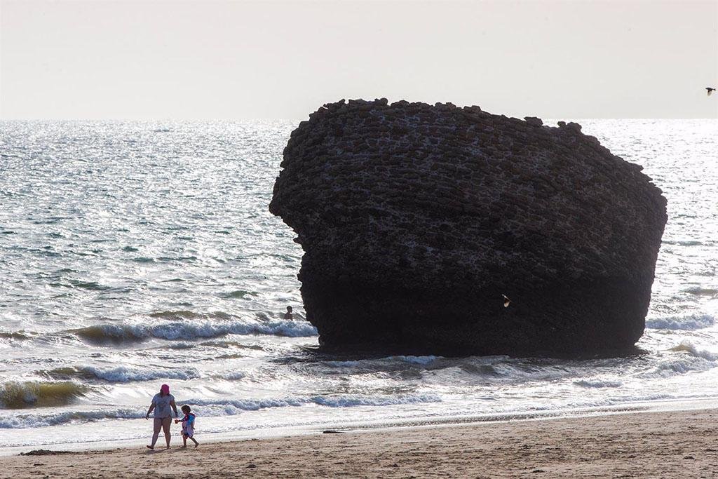 Fallece una persona tras ser rescatada del agua en la playa de Matalascañas