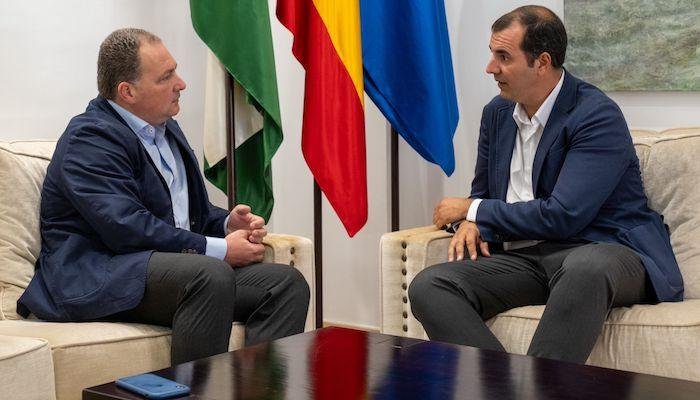 El presidente de Diputación recibe al nuevo alcalde de Trigueros