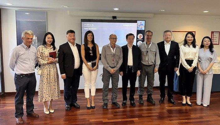 Airbus China y CNAF se interesan por el combustible para aviación que Cepsa fabrica en Huelva