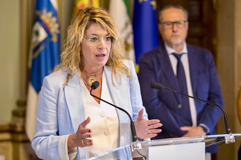 Pilar Miranda se rebela contra el «lamentable» estado de los trenes en Huelva