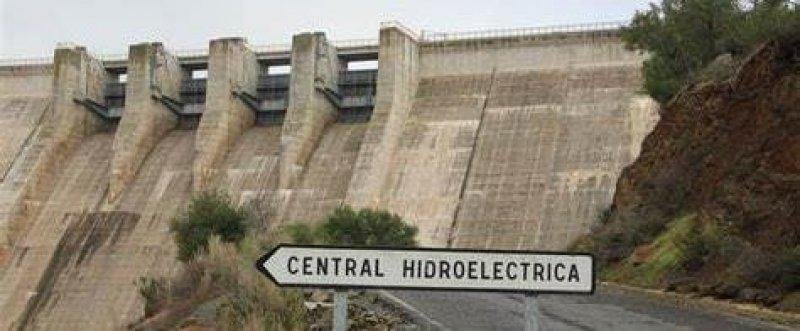 Denuncian a la Junta por una descarga eléctrica a un trabajador en la Presa del Chanza