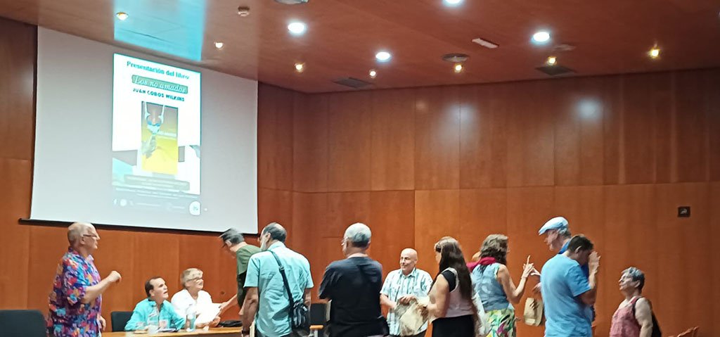 El nuevo libro de Cobos Wilkins inicia su andadura con notable éxito en Canarias
