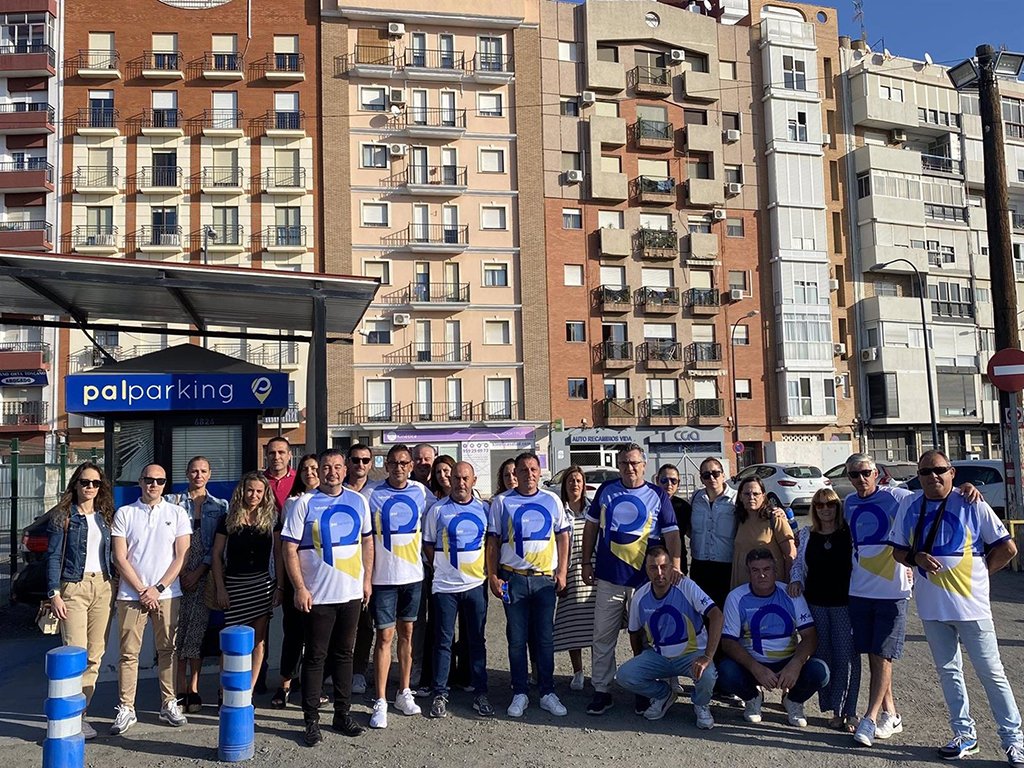 Trabajadores de los aparcamientos del Ensanche piden una reunión con la alcaldesa para evitar el cierre