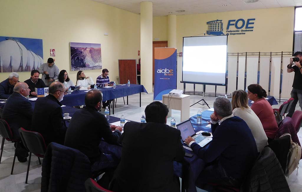 La industria de Huelva pide infraestructuras hídricas y eléctricas para afrontar sus nuevos proyectos