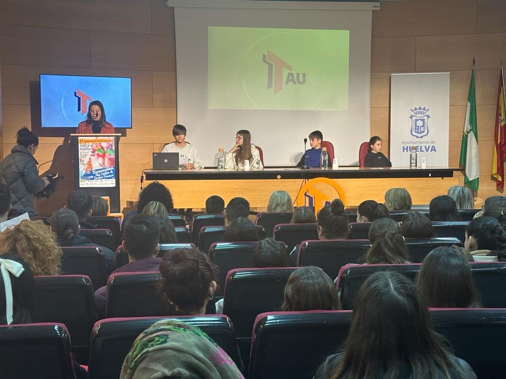 Estudiantes de Huelva conocen las necesidades para la igualdad de las personas con discapacidad