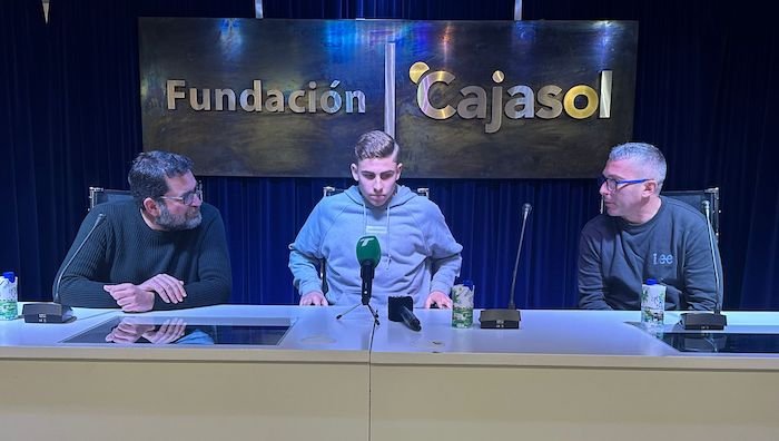 Fermín López en la mesa