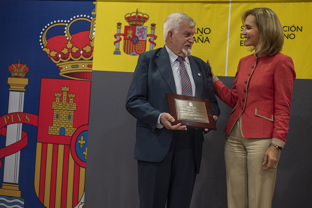 El Gobierno entrega el Premio Martín Alonso Pinzón a la Asociación de Memoria Histórica de Huelva