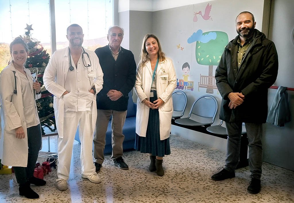 Fundación Atalaya llena de color el área materno infantil del Hospital de Riotinto